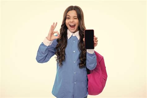 Cara Excitada Aluna Da Escola Adolescente Com Telefone Celular