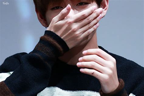 [appreciation] Taehyung S Beautiful Hands Celebrity Photos Onehallyu