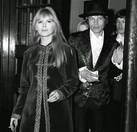 Mick Jagger And Marianne Faithfuls Relationship In 37 Rare Photos