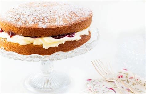 Classic Victoria Sponge Cake Errens Kitchen This Recipe Uses The