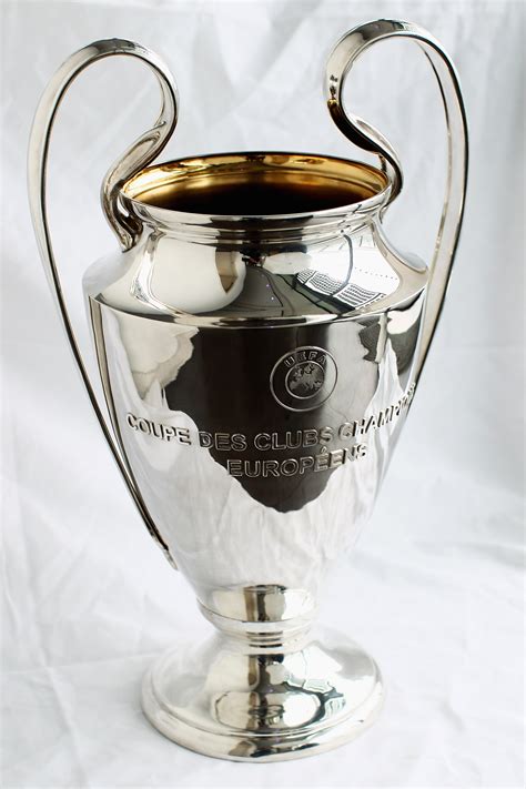 ஐரோப்பிய வாகைக் கழகங்களின் கோப்பை (ta) trophy. UEFA Champions League: Ranking the Winners | Bleacher ...