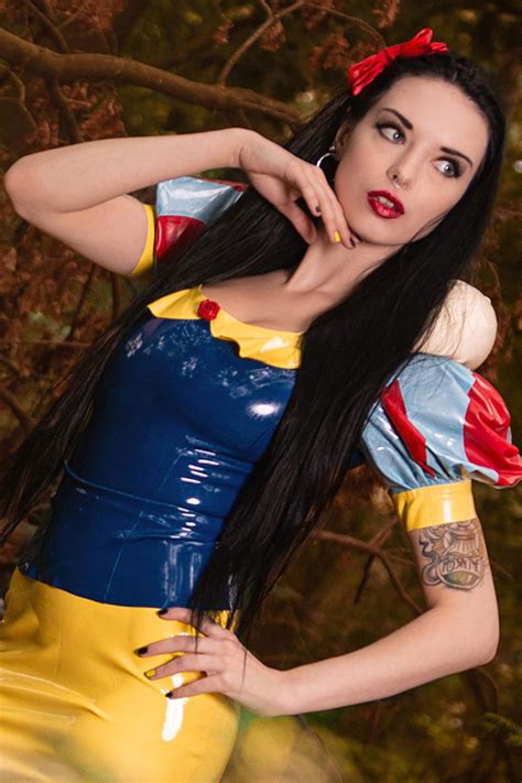 Snow White Latex Cosplay The Best Cosplay Blog