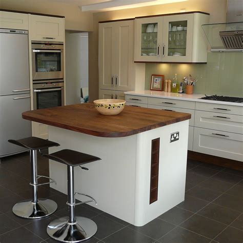 A quality design will ensure everything is planned to the exact measurements that are required, whilst also ensuring all materials are a perfect size and to the specification that the customer has. Bespoke Traditional Kitchen Design in Bristol, Burford, Battersea | Kitchen design