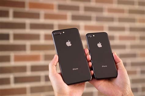 Actual size of iphone 8 plus. Apple iPhone 8 and iPhone 8 Plus Review - GadgetMatch