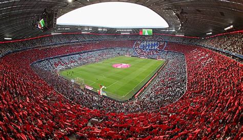 Symbolizing the alliance between the two football. Allianz Arena mit roten Sitzen: So sieht das "neue ...