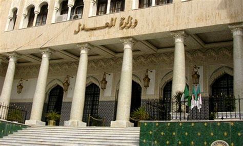 أعلنت وزارة العدل الجزائرية، الإثنين، حبس 35 شخصا وإخضاع 10 آخرين للرقابة القضائية بتهم التزوير ومحاولات. وزارة العدل تفند تجميد الحركة السنوية للقضاة | يومية ...