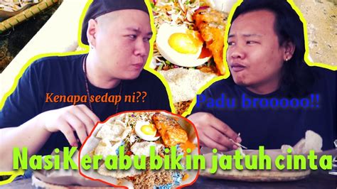 Warna biru nasi terhasil daripada kelopak bunga telang yang digunakan dalam masakan. NASI KERABU AYAM MADU NORTH KIARA - YouTube