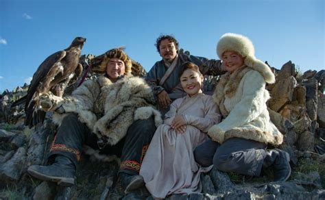 ‘eagle Huntress Stars In Mongolian Folk Bands New Video Newsmn