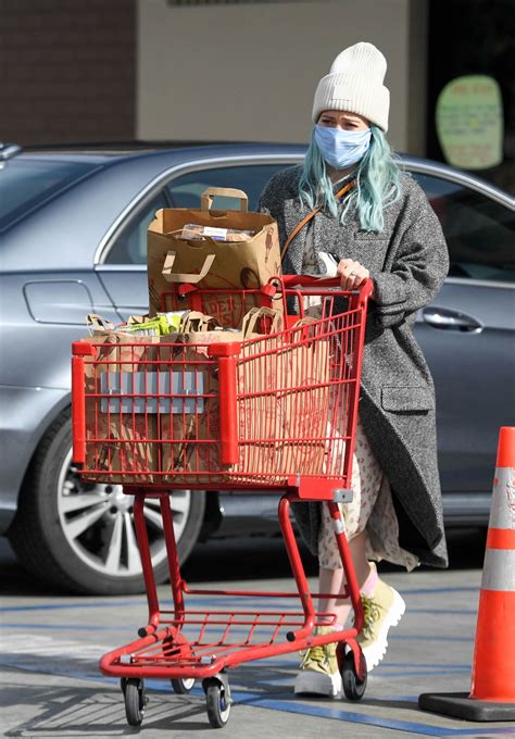 Hilary Duff Shopping At Trader Joes In Los Angeles 03032021 Hawtcelebs