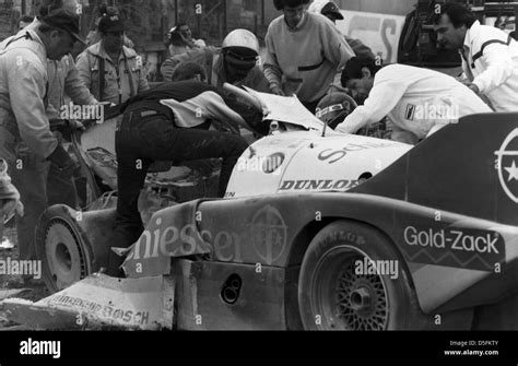 Accident De Stephan Beloff G Et Jacky Ickx 24 Heures De Spa 1985