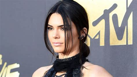 Kendall Jenner Fights Plastic Surgery Rumors With ‘she Started It The Washington Post