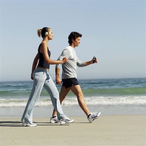 تعد رياضة المشي من أقل الأنشطة البدنية تكلفة وأبسطها وأسهلها ولا تتطلب أي أثناء المشي تتحرك جميع عضلات الجسم ابتداءً من عضلات القدمين وصولاً إلى عضلات الذراعين. رياضة المشي.. 9 فوائد و8 نصائح