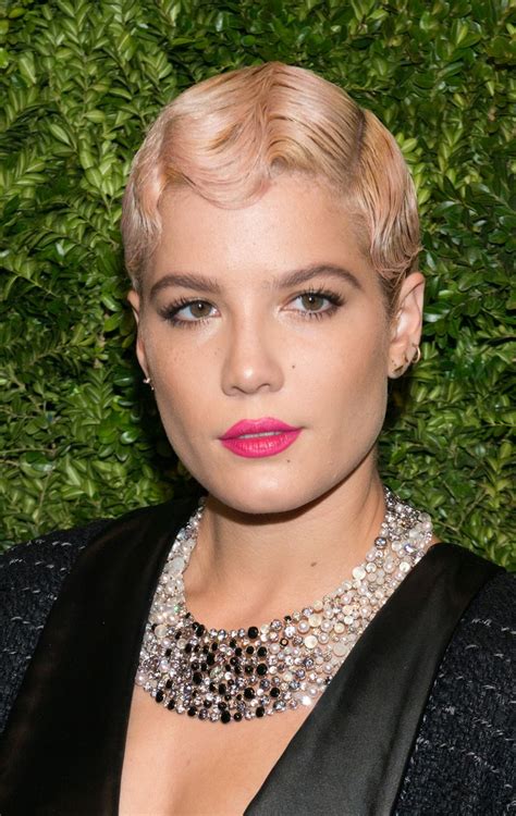 Here, we're filling you in on how to use rose gold for a permanent, true rose gold hair color, use the l'oréal paris féria in rose gold, which. Best Rose Gold Hair Colors - Best Celebrity Rose Gold Hair ...