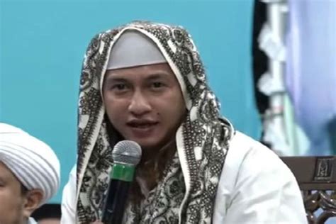 Seandainya habib rizieq memiliki masalah di kerajaan arab saudi, tentu dia sudah dipenjara menurut dia, pihaknya akan langsung melakukan proses hukum, apabila habib rizieq melakukan. Habib Yang Dipenjara Oleh Jokowi - Nusagates
