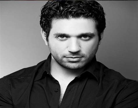 قالت الفنانة دلال عبد العزيز أن ابنتها إيمي سمير غانم وزوجها حسن الرداد يقيمان حالياً في منزل والدة حسن بسبب استمرار تجهيزات منزلهما حتى الآن، جاء ذلك خلال حوارها في برنامج وكشفت دلال عبد العزيز أن إيمي سمير غانم لديها عدد من الكلاب بينما حسن الرداد ووالدته. حسن الرداد ينشر صورة تجمعه بوالده ووالدته ومواقع التواصل ...