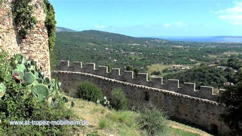 Sur la n98, entre hyères (46 km) et sainte maxime niché au coeur des maures et au bord du golfe de st tropez, grimaud a su préserver son. Grimaud - Var, Grimaud in south France - Golfe de Saint ...