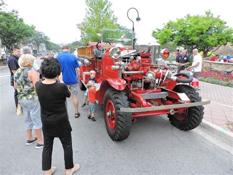Vintage Emergency Vehicles Roll Into Naperville