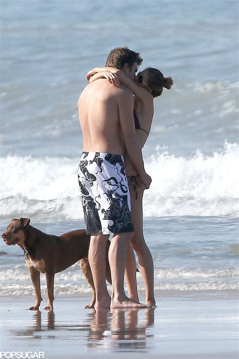 Youll Need To Cool Off After Seeing These Sexy Celebrity Beach Pda Pictures Toms The Ojays