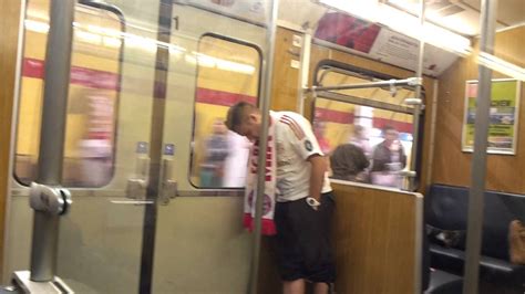 Stadien, fans, stadionatmosphäre, groundhopping, gelegenheitsblogger, gegen kommerz, fb abschalten. Besoffener Bayern fan - YouTube