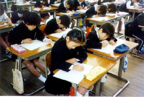 Les traigo la presentacion de los juegos olimpicos que se haran en tokio, perdon por los cambios visuales, pero los derechos de autor no me lo permitian xc. Japon: Los colegios japoneses