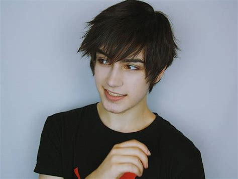 Bob hairstyles, with bangs in the front, look good on an oval face shape. 20 Best Short Emo Hairstyles for Boys & Guys (2021 Trends)