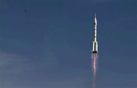 Дунфэн — серия китайских баллистических ракет средней и межконтинентальной дальности. США: секретная китайская ракета выпустила в космос ...