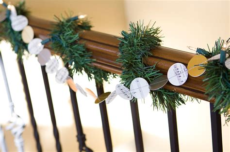 42+ enchanting easy spring paper garlands that will invite you inside. DIY: paper christmas garland … | Armelle Blog