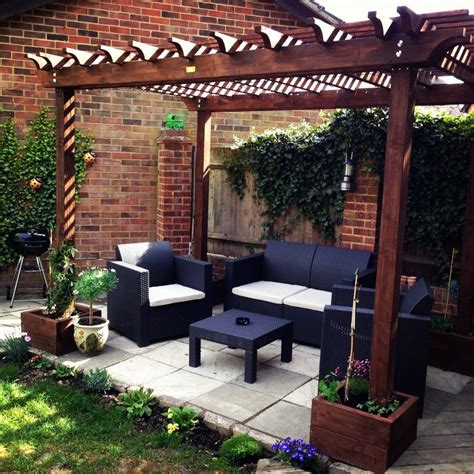 Pergola wrap around post planter. I like the planter boxes around the posts and the cherry ...