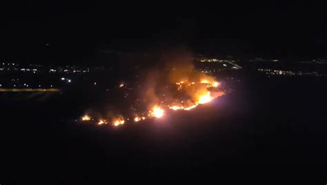 Ναυπάκτιος οι πυροσβέστες, οι άνθρωποι της πρώτης γραμμής που έδωσαν και σήμερα μάχη να μην επεκταθεί η φωτιά, ξεπερνούν πολλές φορές τα όριά τους. Φωτιά στην Πάτρα | ΕΛΛΑΔΑ | thepressroom.gr