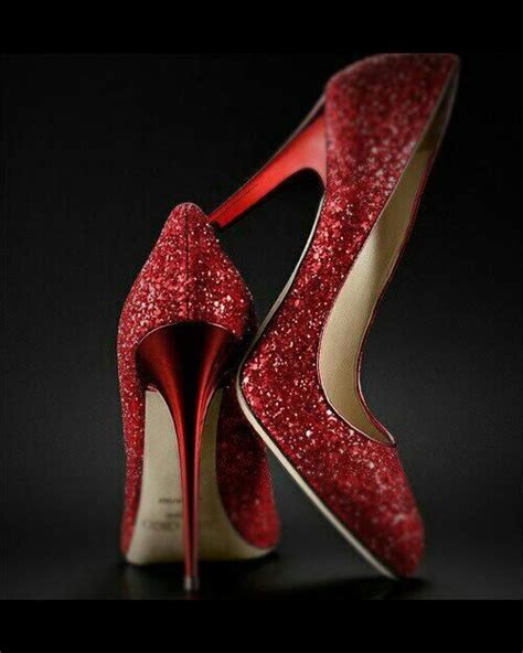 Con zeppa, alte o con plateau, con borchie, lacci, nere o colorate. scarpe rosse con il tacco | Scarpe con tacchi a spillo ...