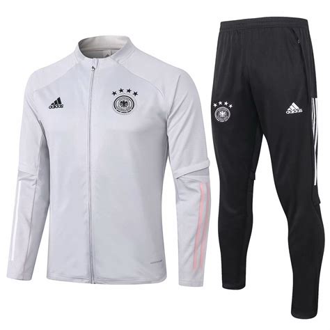 Este nuevo diseño de la camiseta de alemania conmemora los distintos orígenes, tanto de los jugadores como. Buzo Cierre Completo Selección Alemania 2020 Gris Claro ...