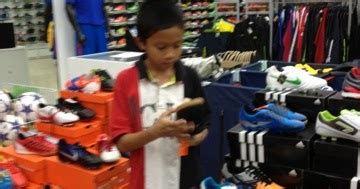 Harga saham di bskl merosot akibat aktiviti jualan. Aku Seorang Mama: Cari Kasut Futsal Di Al-ikhsan
