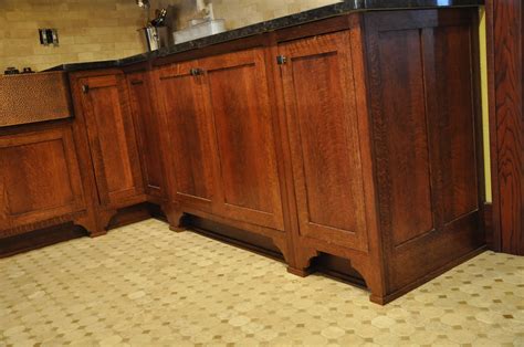 The grain in quarter sawn white oak has a striking ray flake pattern. zimmermom: Quarter Sawn Oak Cabinets