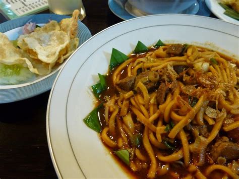 Anda bisa memvariasikan resep dasar ini dengan berbagai apalagi dengan tambahan mentimun dan kerupuk sebagai pelengkap. Resep Mie Aceh: Cara Membuat Mie Aceh | Aneka Resep Indonesia