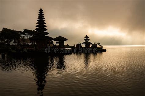 Pura Ulun Danu Bratan Hindu Temple At Bratan Lake In Morning Sunrise