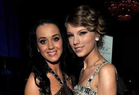 Here's a timeline of taylor swift and katy perry's relationship, as seen in public on twitter. Taylor Swift Says She And Katy Perry ABSOLUTELLY Didn't Kiss