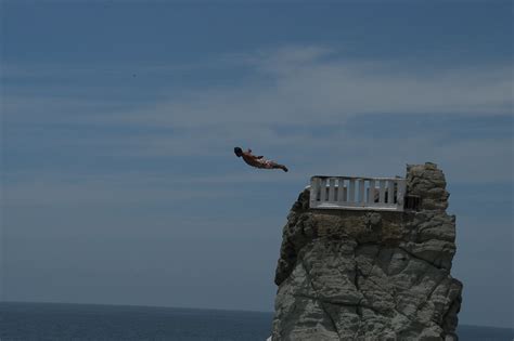 Mazatlan Cliff Diver Cliff Diver In Mid Dive Mazatlan Me Lisa Andres Flickr
