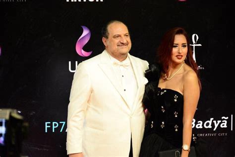 الاسم سيلاصق ابنك أو ابنتك طول العمر لذا يجب أن يكون حسن، سهل الفهم، مقبول للجميع، يفضل أن يكون عربي وليس. إصابة زوجة خالد الصاوي بفيروس كورونا - قناة صدى البلد