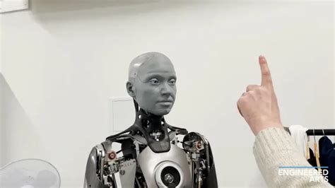 Robot Mimics Human Expressions Mecharithm