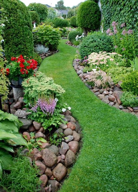 Curb Appeal 2023 Try These 13 Ways A Nest With A Yard Rock Garden