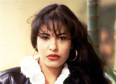 It was 1991 when yolanda saldívar first saw selena quintanilla perform in person, as written by journalist maría celeste arrarás in her book, selena's secret: Selena Quintanilla antes de ser famosa, así se veía