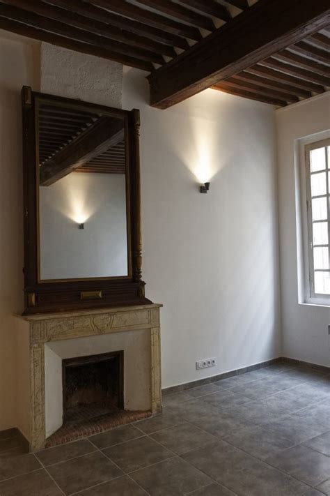 La pose d'un papier peint magnétique se fait en deux temps. Pose papier peint Salon-de-Provence | PLIC RENOV