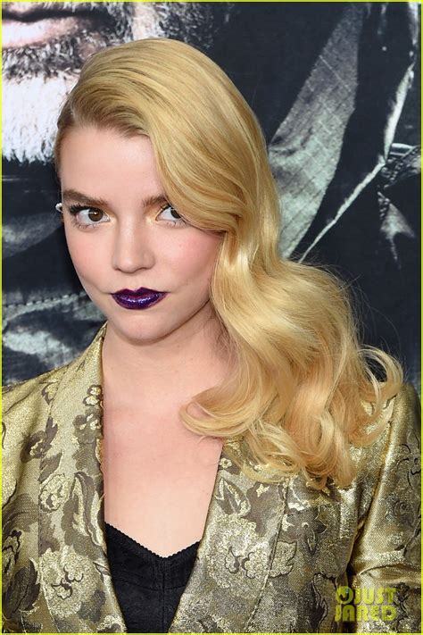 Queen S Gambit Star Anya Taylor Joy Thinks She S Weird Looking Talks About Her Appearance