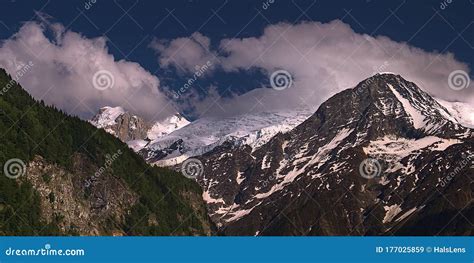 Snowcaps And Blue Skies Stock Image Image Of Altitude 177025859
