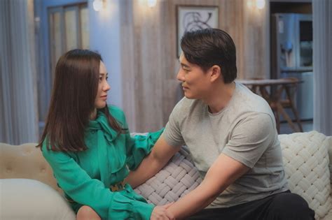 두 사람은 신의 물방울이라고 불리는 와인을 함께 마시며 '농익은 투샷'을 그려낸다. '결혼작사 이혼작곡' 이태곤X박주미, 거짓 스킨십 포착 "짜릿한 ...