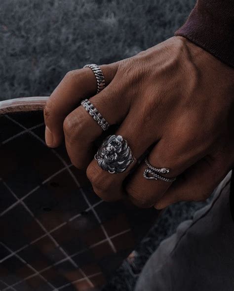 𝑬𝑫𝑼𝑨𝑹𝑫 𝑺 𝑹𝑶𝑺𝑨 Hands With Rings Rings For Men Grunge Jewelry How To
