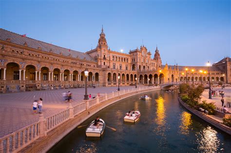Sevilla, españa te gusta la vida nocturna y musica que ofrece la ciudad te ofrecemos informacion acerca de bares y antros con musica en vivo, dj, musica regional, ubicacion y fotos. 50 Things to See and Do in Seville, Spain