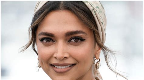 Celebrity Education Deepika Padukone To Make A Comeback With Pathan Know Why She Dropped Out