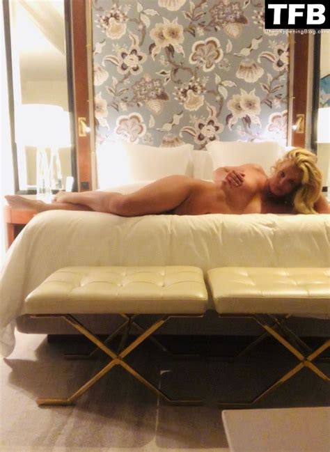Britney Spears Poses Naked Photo Thefappening