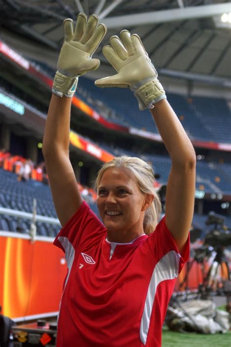 Ingrid Hjelmseth Holt Den Goldball Norwegen Wählt Den Fußballer Des Jahres Aus Dem Kreis Von